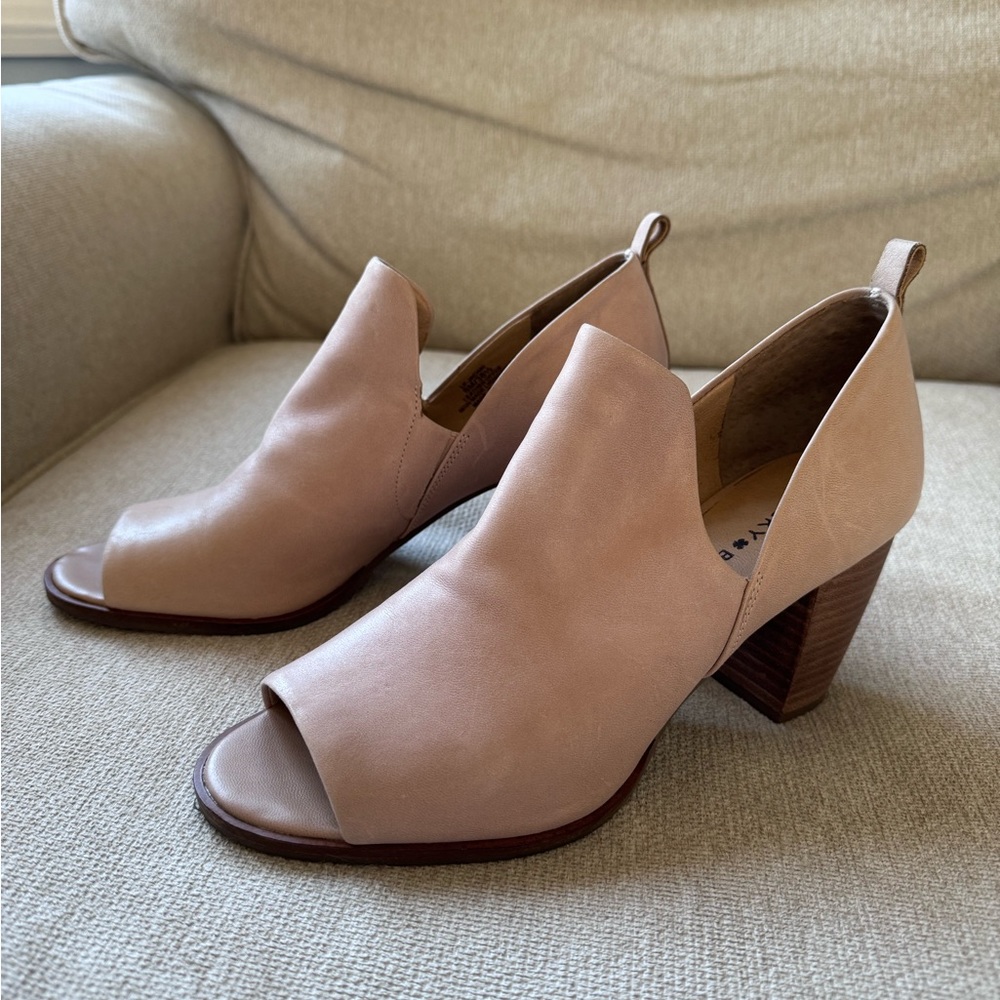 Lucky Brand Leather Block Heels, Nude 8 “Jachai”